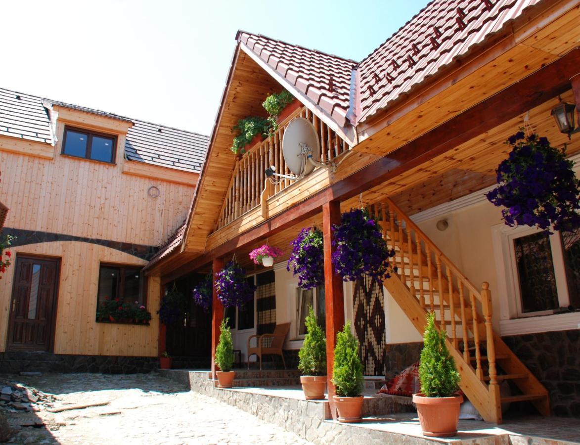 Pensiunea Iulia Rod Exterior photo